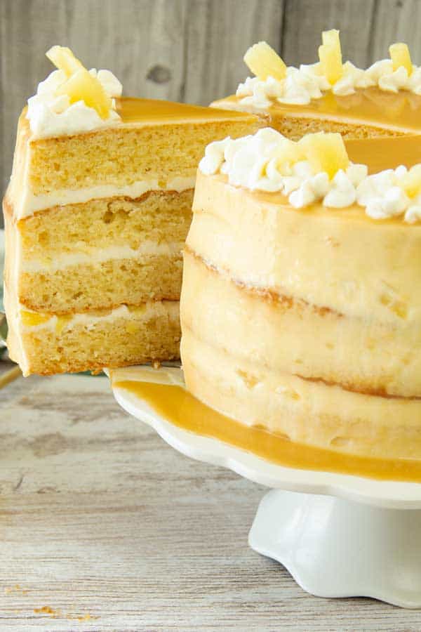Tarta de Piña con Salsa de Caramelo