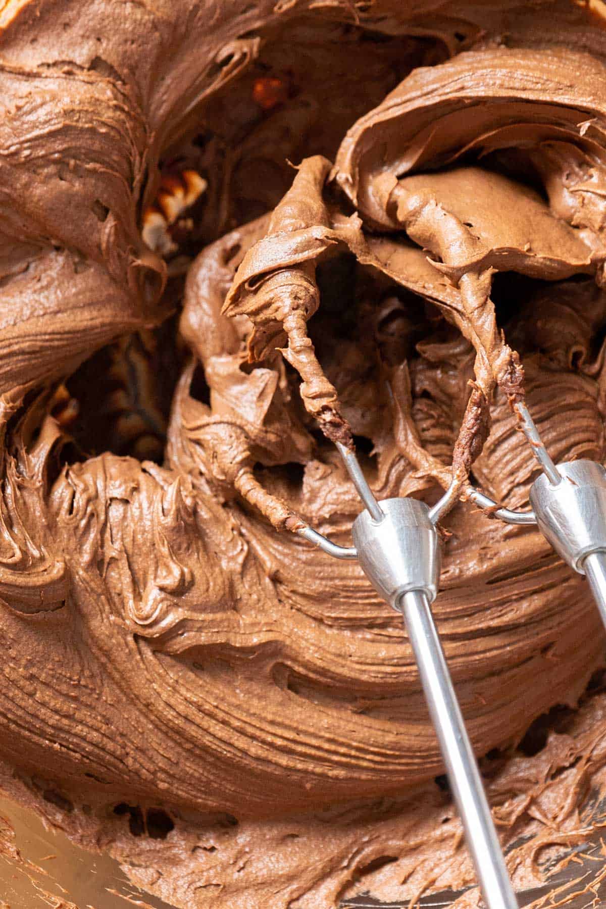 Frosting de chocolate saludable con solo 2 ingredientes.