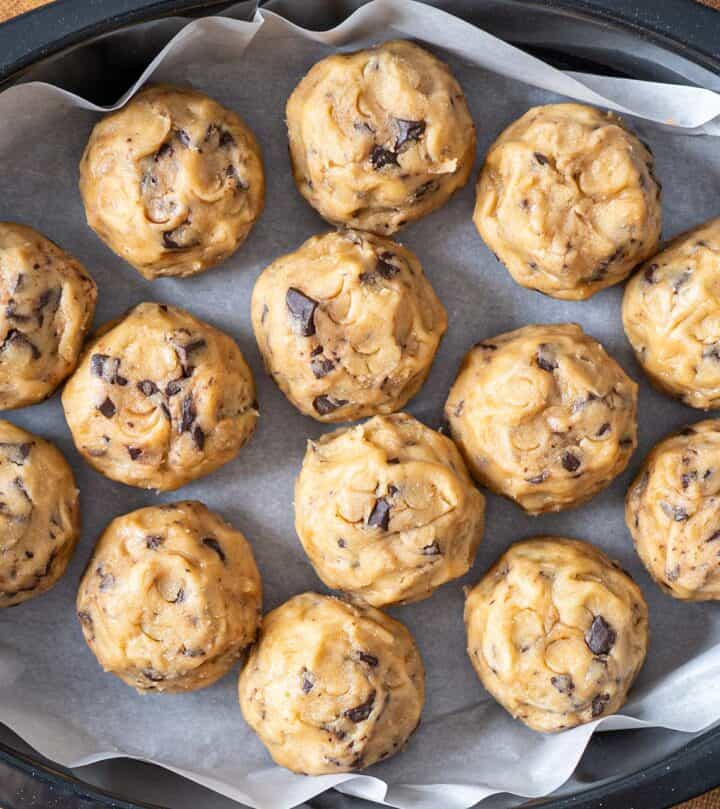 bolas de masa de galletas.